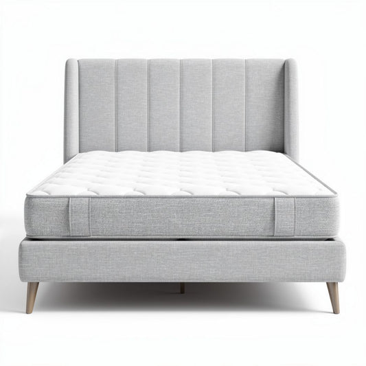 Lichtgrijze stof met een maat van 200 x 160 x 30cm bed met hoofdbord