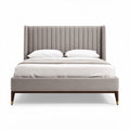 Hoofdbord bed in lichtgrijs stof met houten poten afmetingen 210 x 180 x 120cm