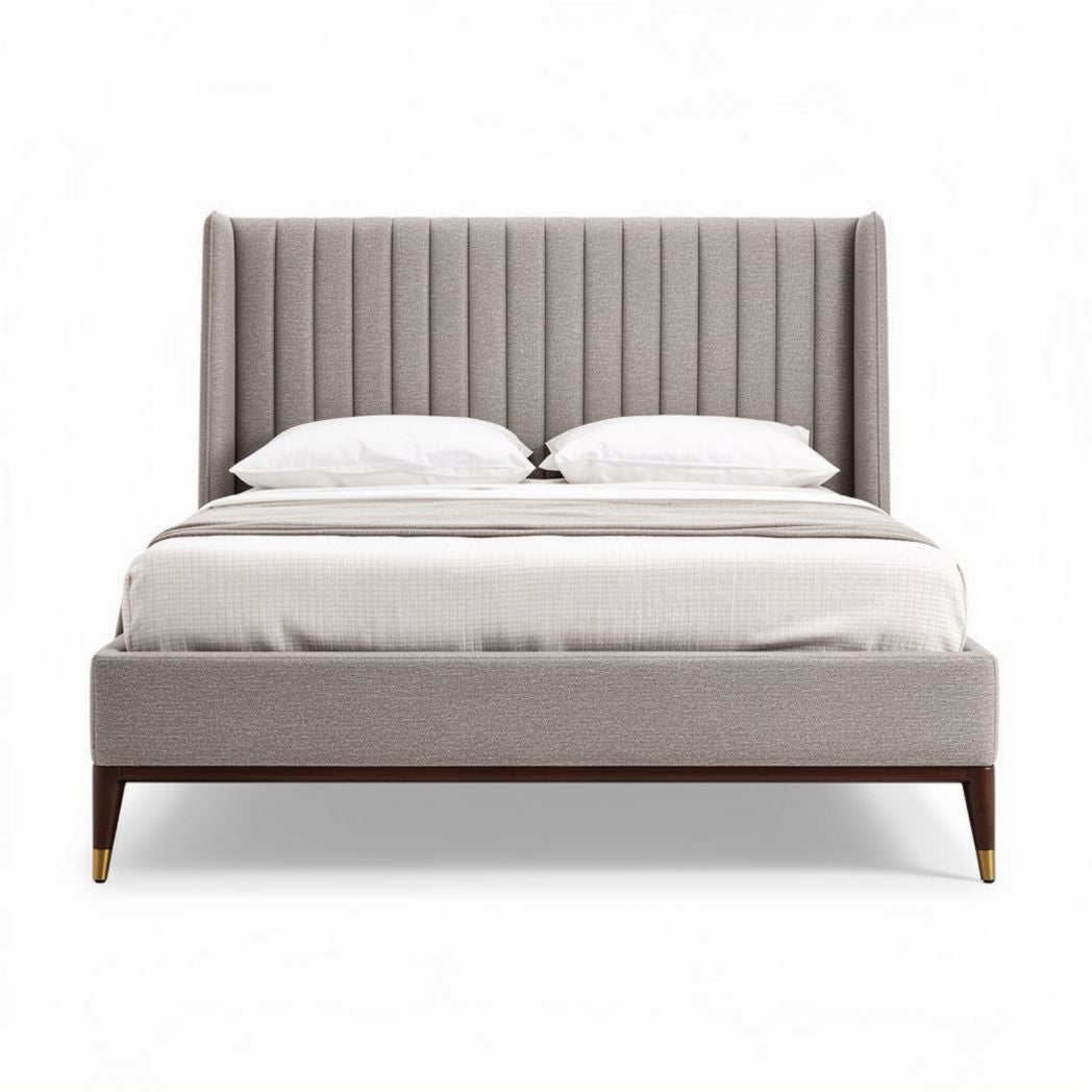 Hoofdbord bed in lichtgrijs stof met houten poten afmetingen 210 x 180 x 120cm