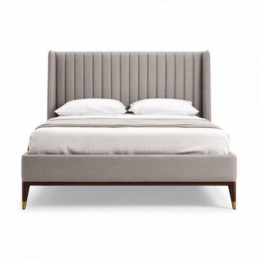Hoofdbord bed in lichtgrijs stof met houten poten afmetingen 210 x 180 x 120cm